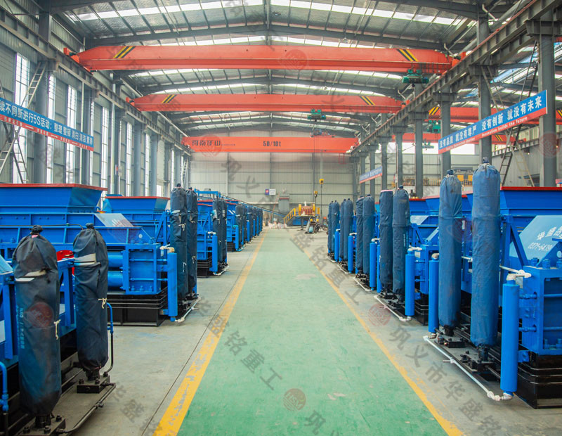 處理建筑廢料用什么設(shè)備？破碎紅磚用雙齒輥破碎機(jī)好嗎？